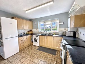 KINGS HEAD COURT- click for photo gallery